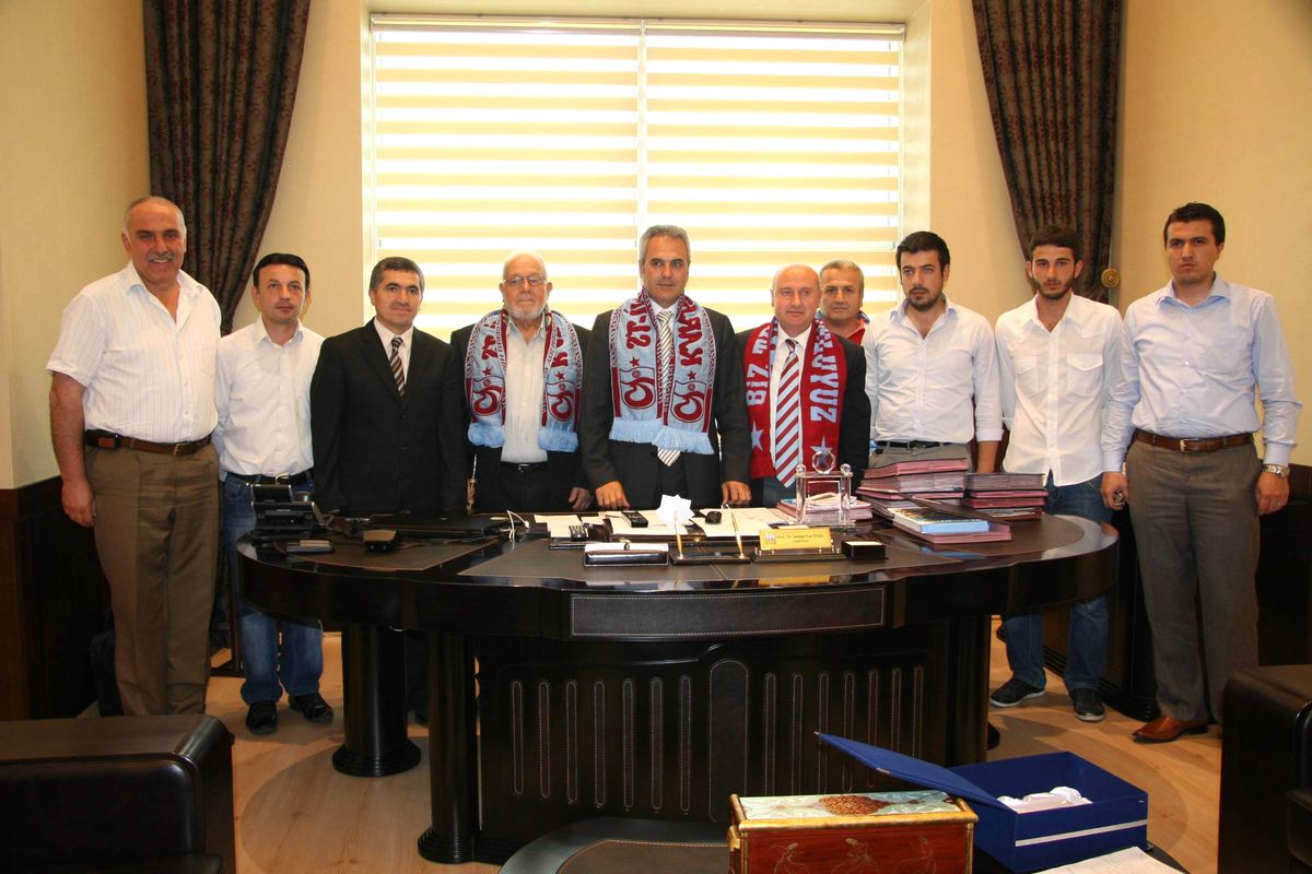 Trabzonspor Taraftarlar Derneği\'nden Rektöre Ziyaret