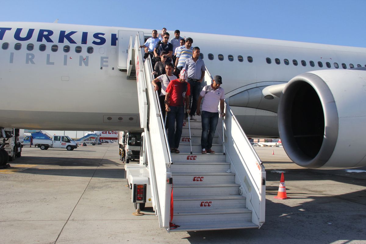 \'Tunus Devrimi\'nde Yaralanan 9 Kişi Türkiye\'ye Getirldi