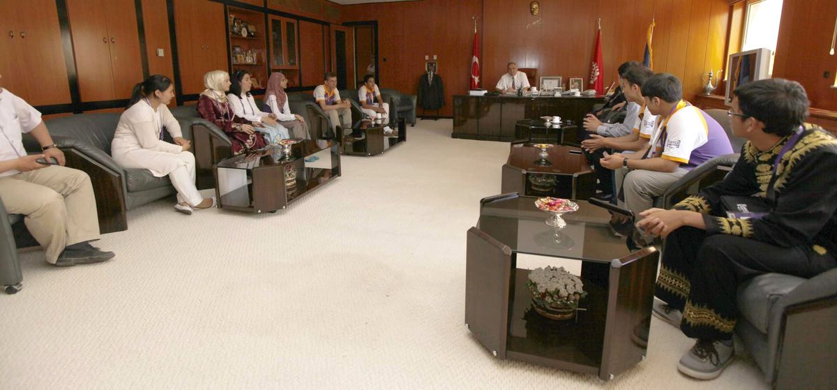 Türkçe Olimpiyatlarına Katılan Öğrenciler\'den Güzelbey\'e Ziyaret