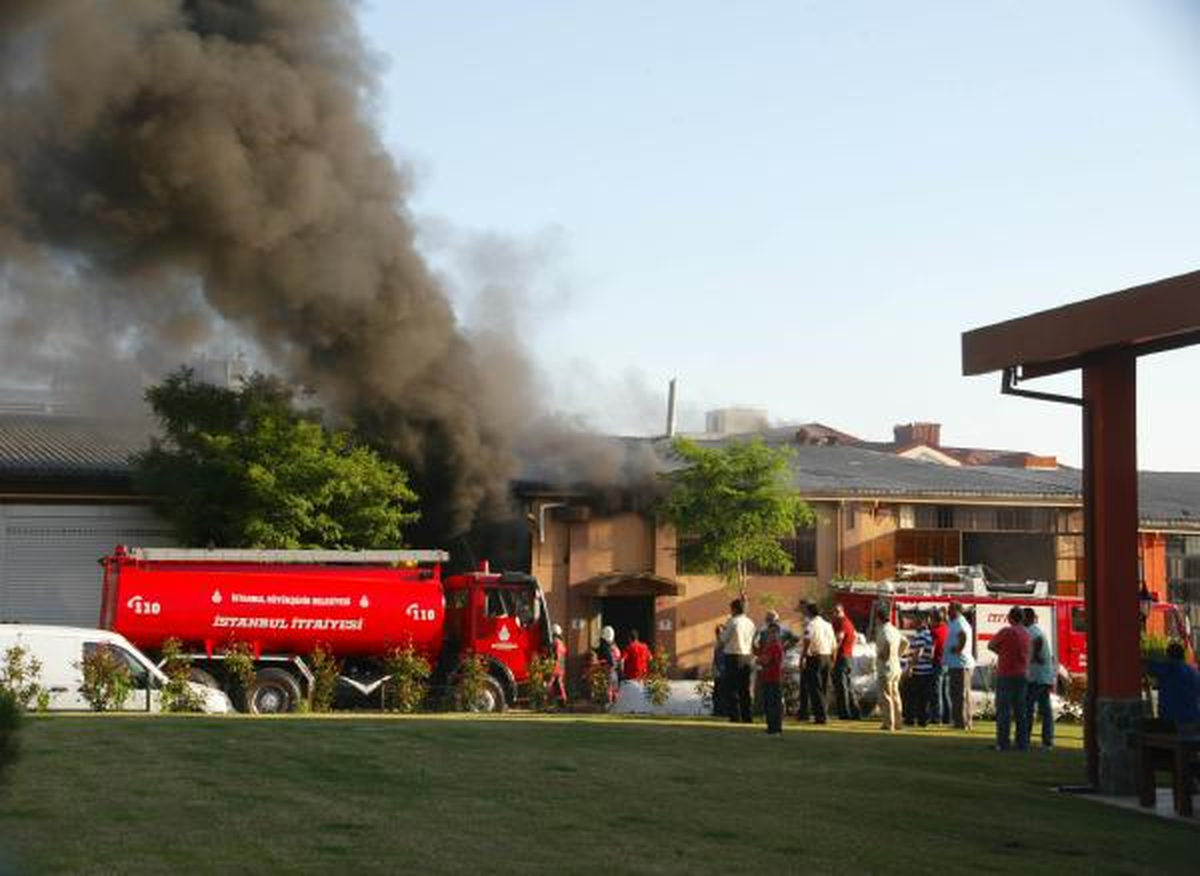 Tuzla Deri Sanayiinde Korkutan Yangın