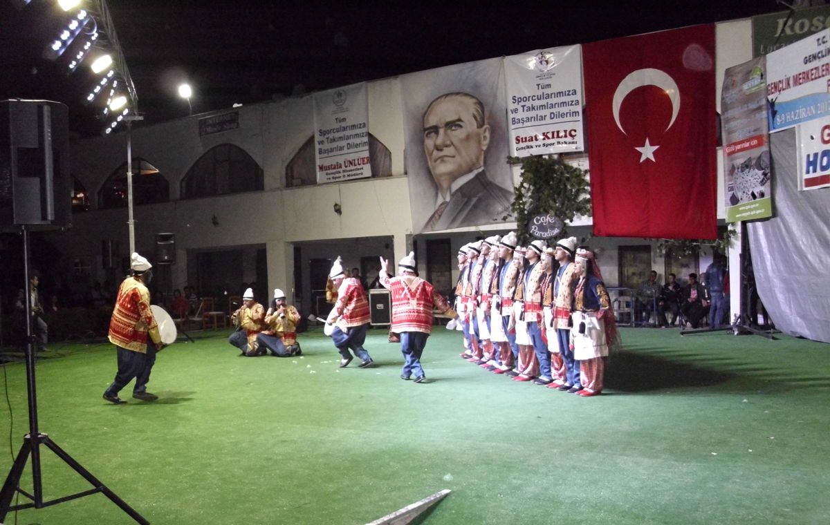 7 Aralık Üniversitesi Halk Oyunları Ekibi Türkiye Birincisi Oldu