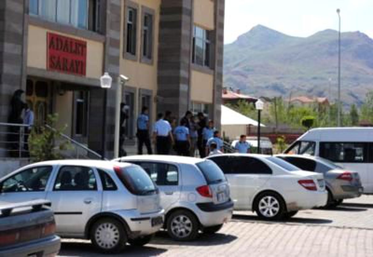 Ağrı\'da Kck Operasyonunda 8 Tutuklama