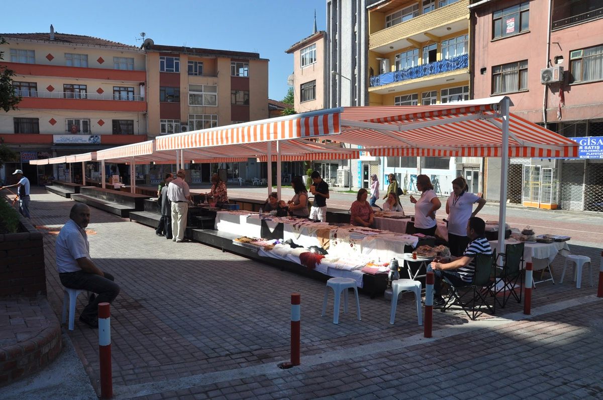 Alaplı\'da Kadınlar Pazarı Hizmete Girdi