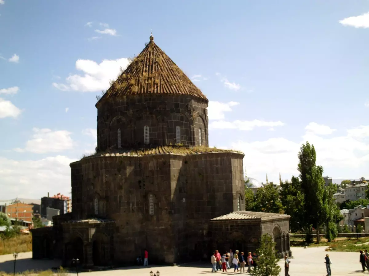 Ani Harebeleri'ne Turist Akını