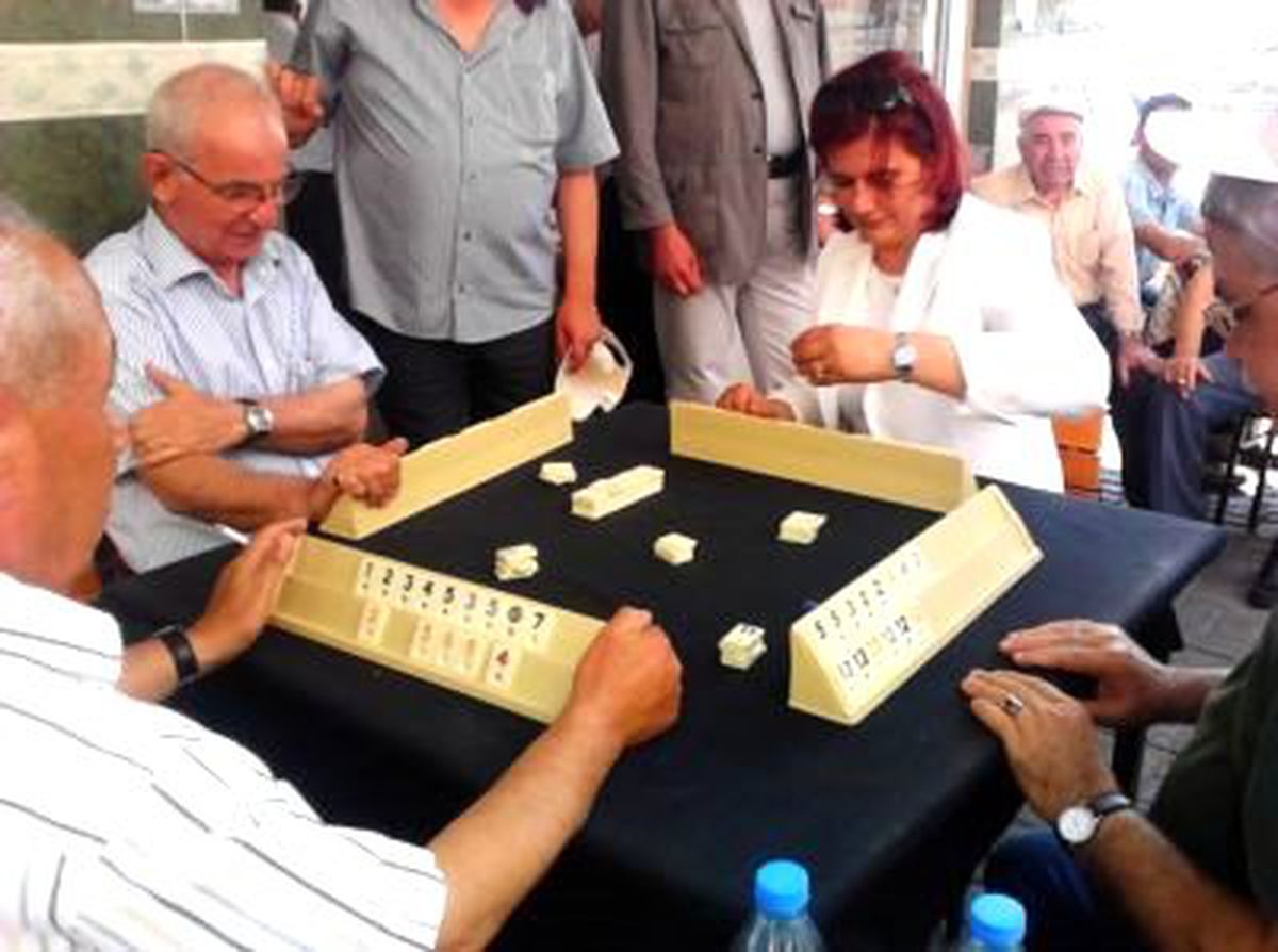 Başkan Çerçioğlu Vatandaşla Okey Oynadı