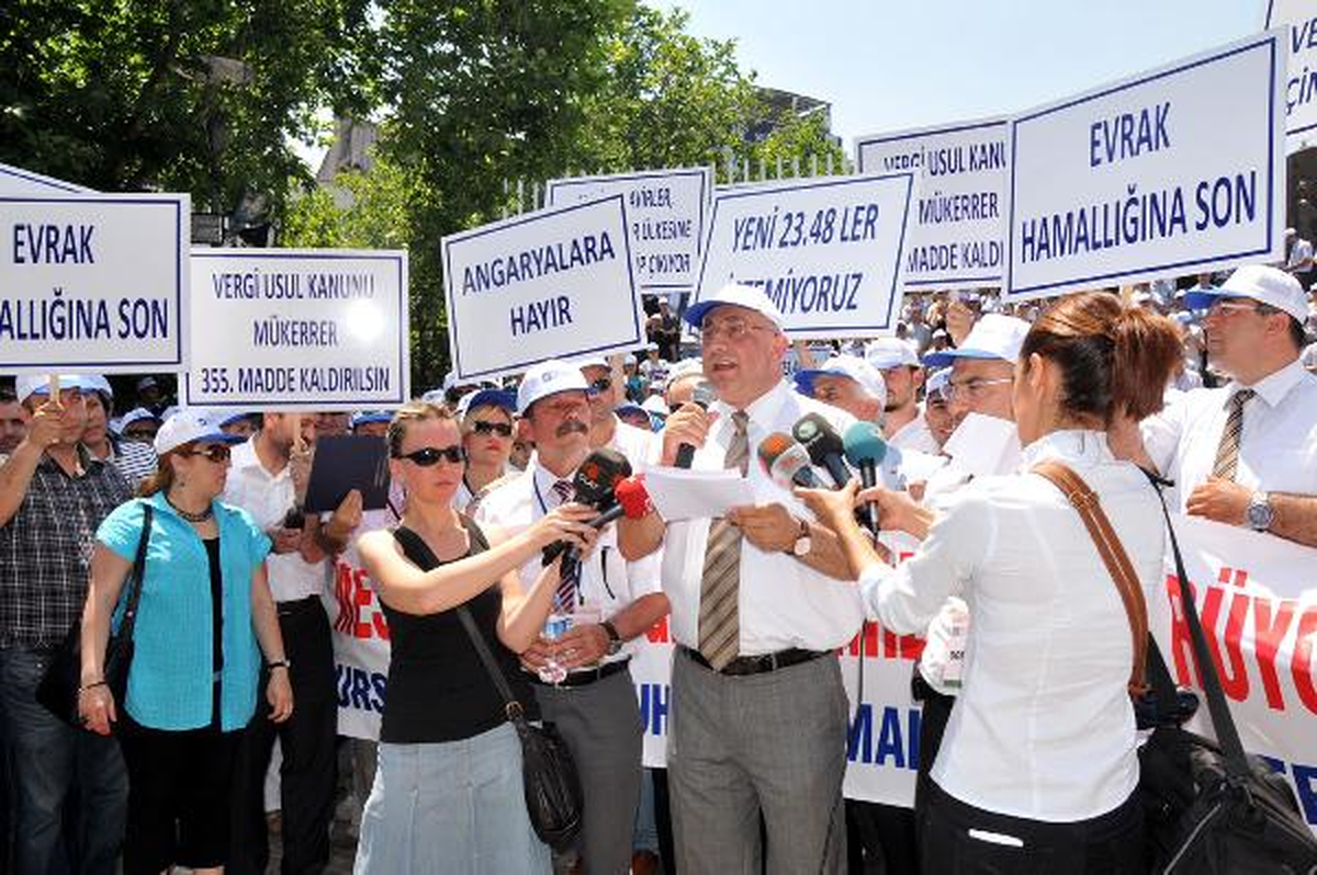 Bursa\'da Muhasebeciler Seslerini Duyurmak İçin Yürüdü