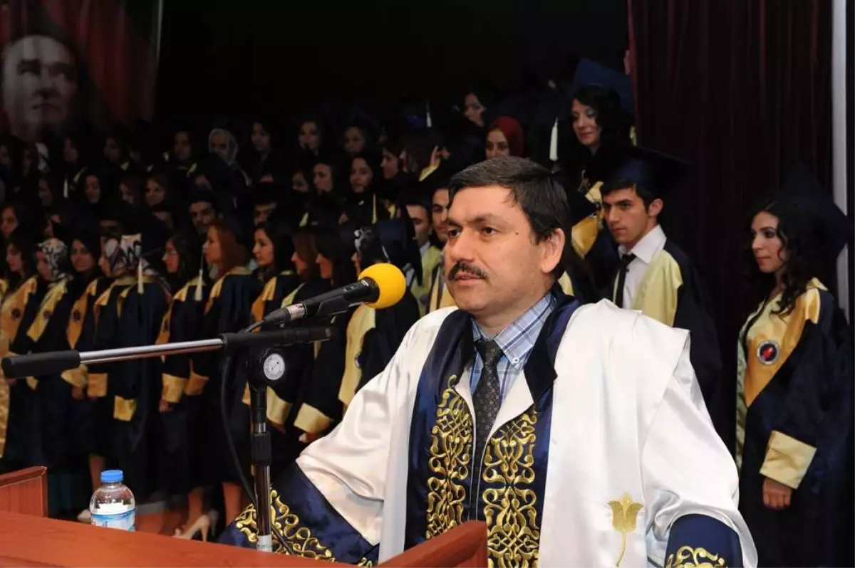 Cbü Sağlık Yüksekokulu\'nda Mezuniyet Töreni