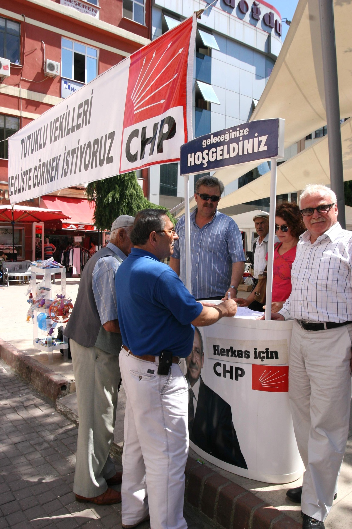 Chp, Balbay ve Haberal İçin İmza Kampanyası Başlattı