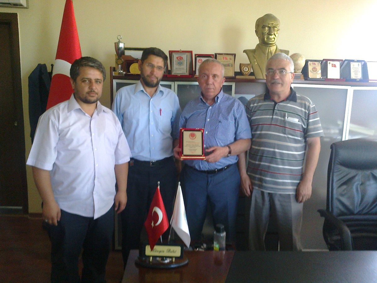 Çimder\'den Marmaracık Belediye Başkanına Teşekkür Plaketi