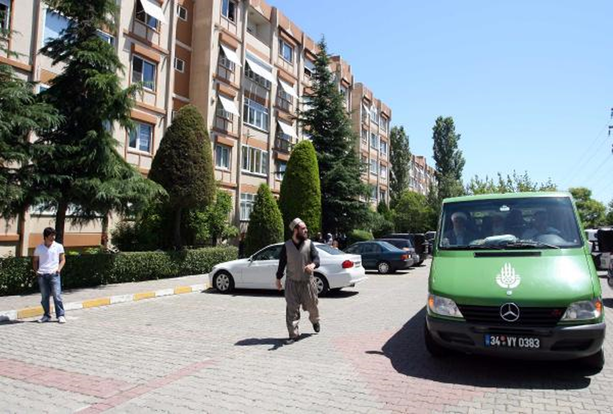 Cübbeli Ahmet Hoca Taziyeleri Kabul Etti