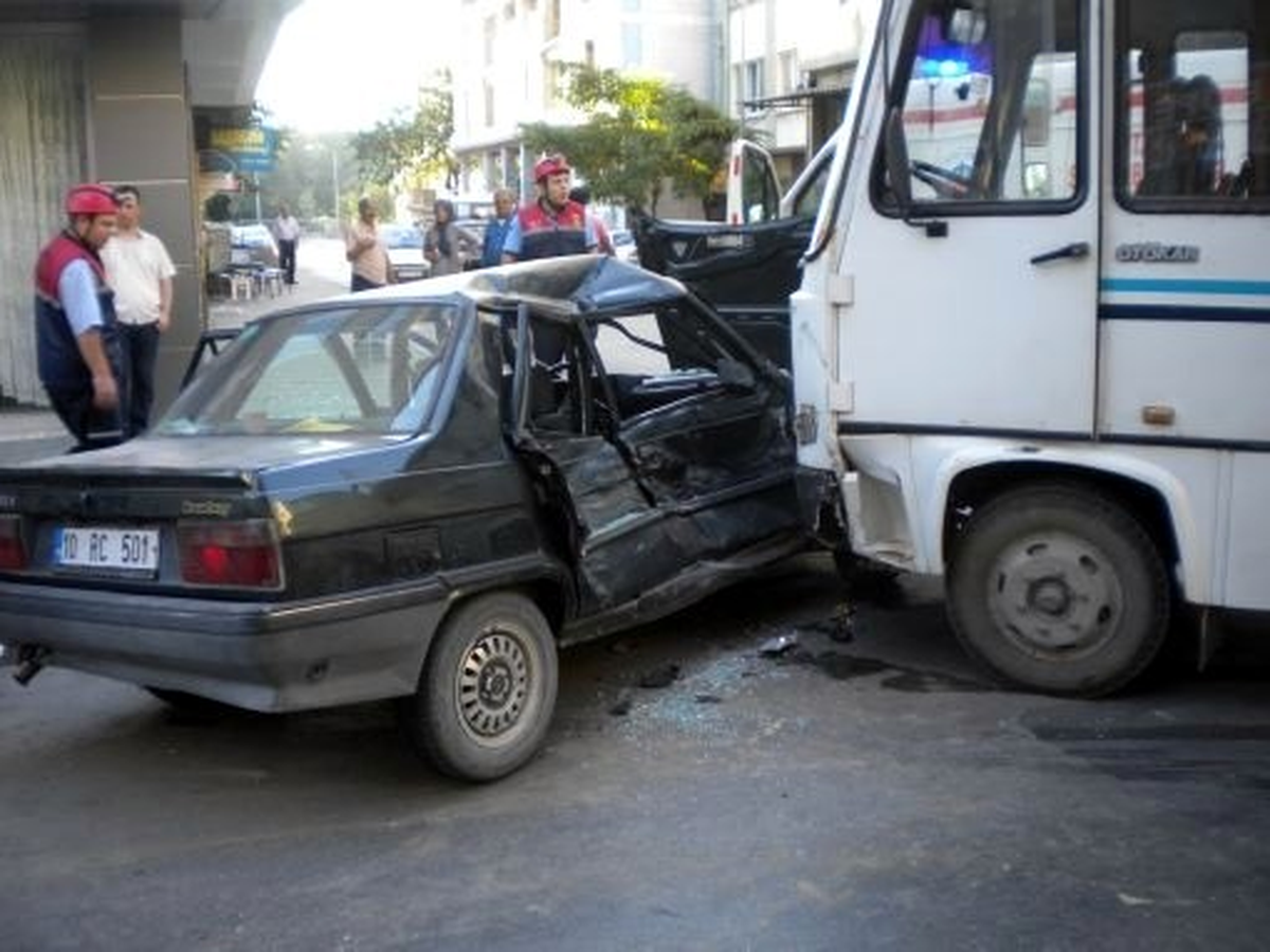 Dikkatsizlik Kaza Getirdi