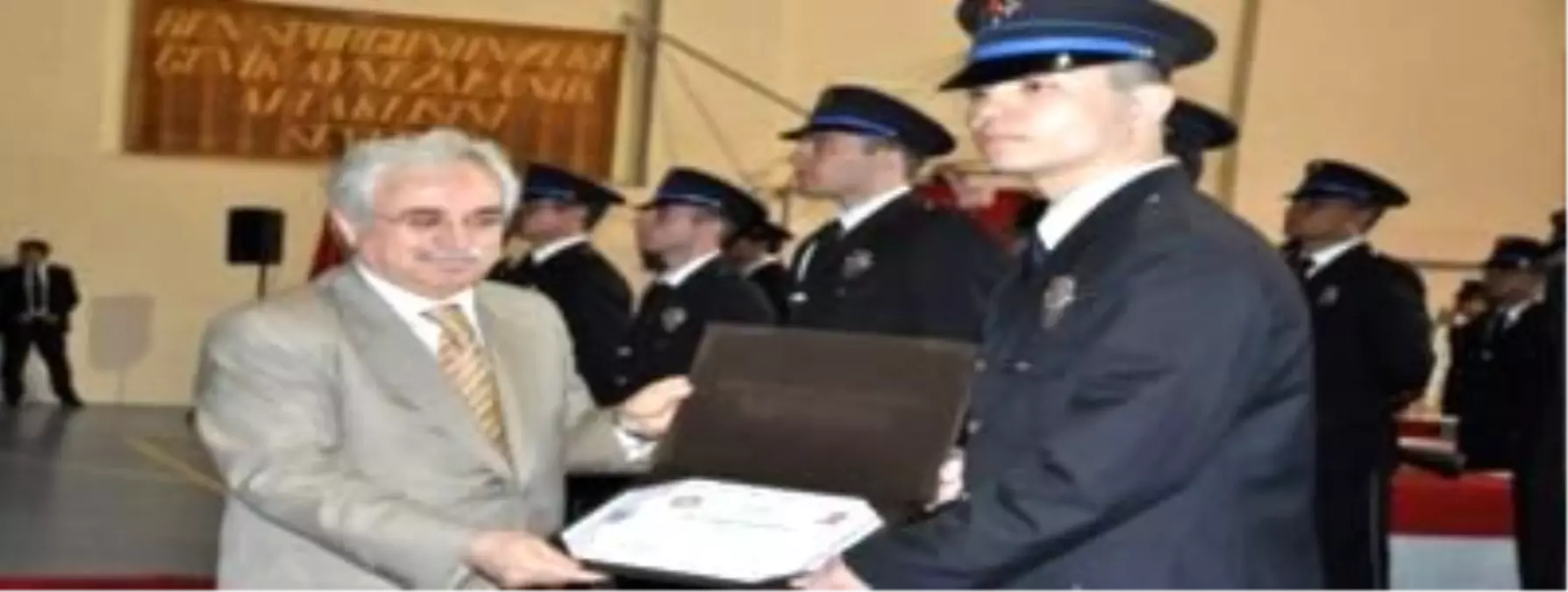 Erzurum Pmyo\'da Mezuniyet Coşkusu