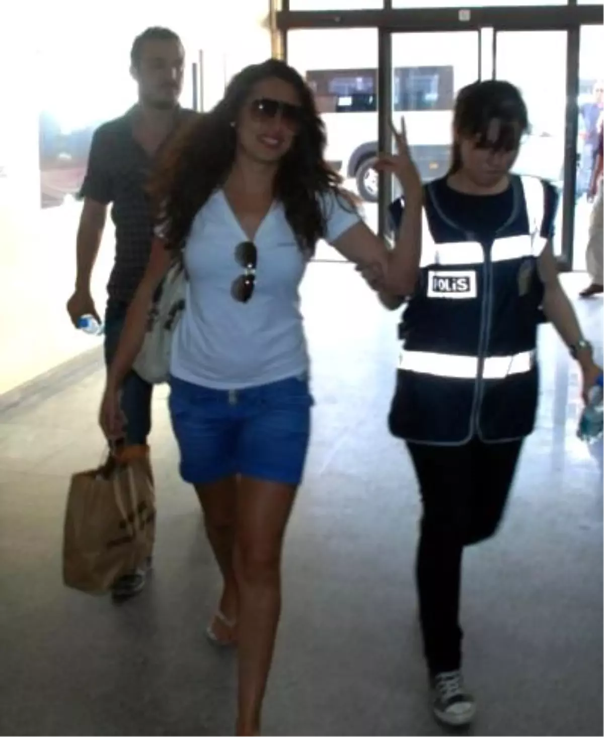 Eski Türkiye Güzeli Zeynep Yılmaz Emniyete Geldi