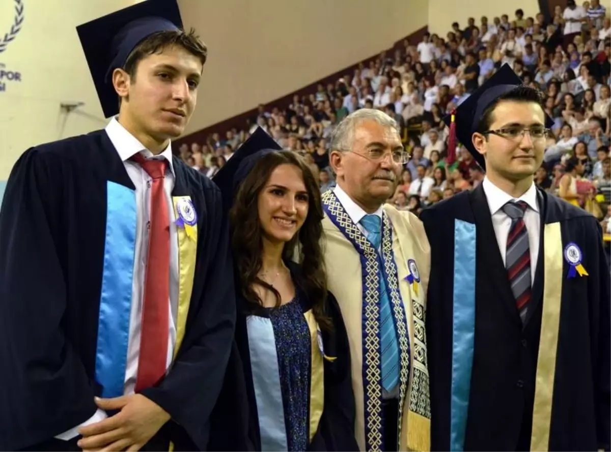 Esogü\'de Mühendis ve Mimarlar Mezun Oldu