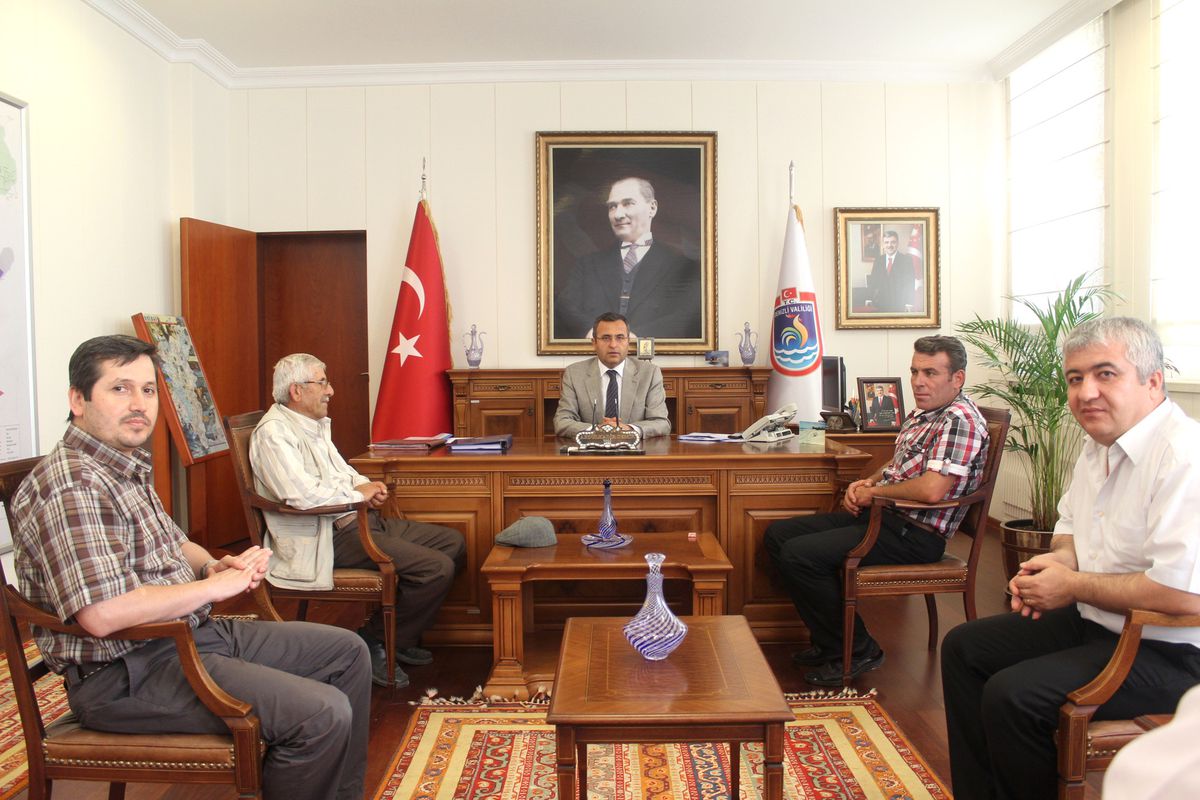 Girenizliler Derneği Yönetimi Vali Demir\'i Ziyaret Etti
