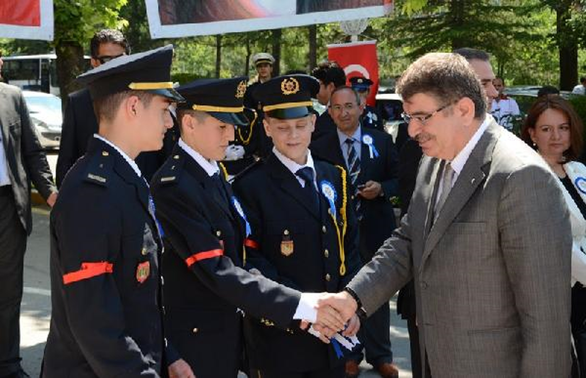 İçişleri Bakanı Şahin, Polis Koleji Mezuniyet Törenine Katıldı