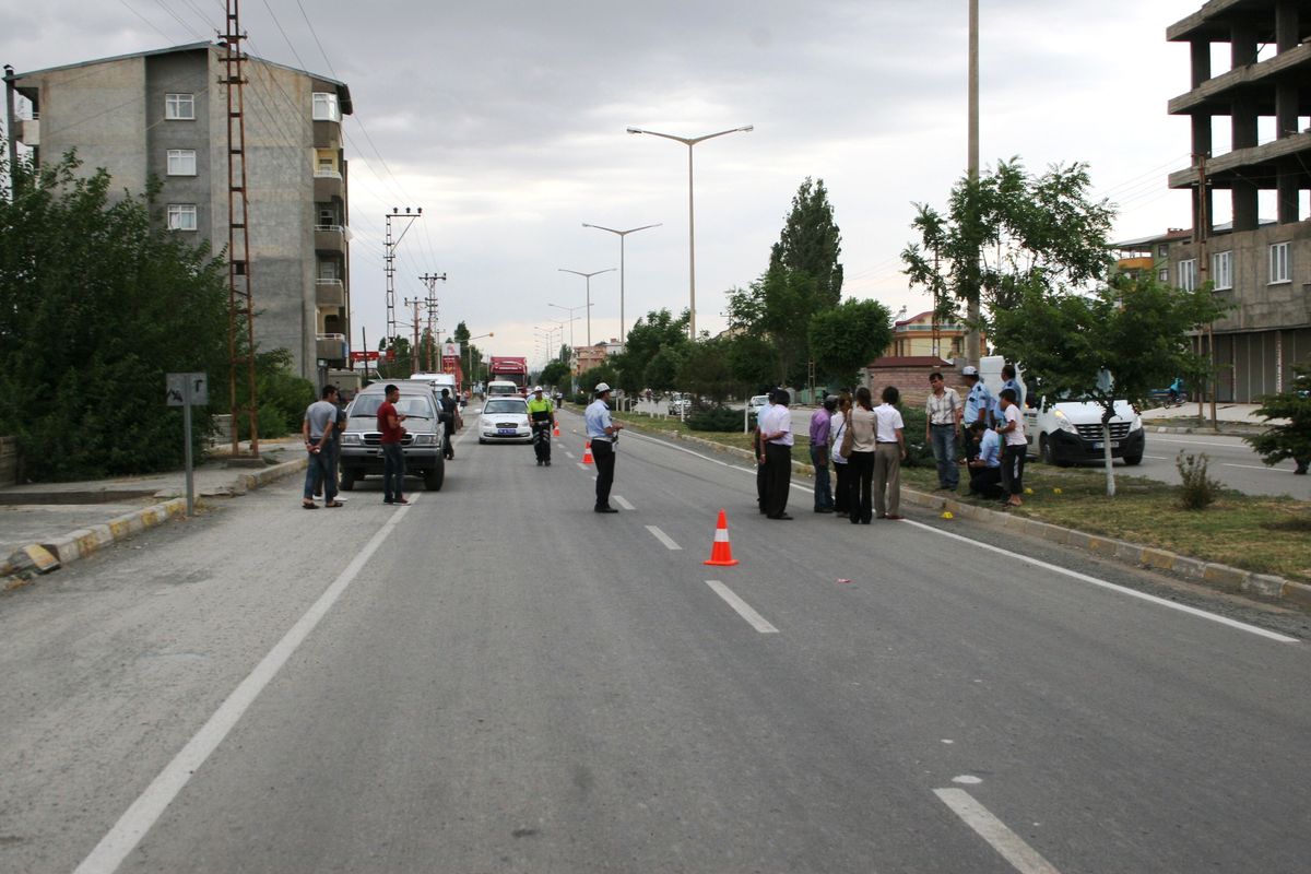 Iğdır\'da Minibüsün Altında Kalan Yaşlı Adam Hayatını Kaybetti