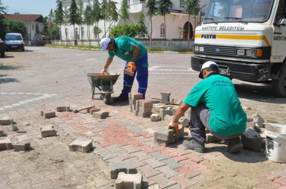 Kartepe\'de Parke Tamiratları Sürüyor