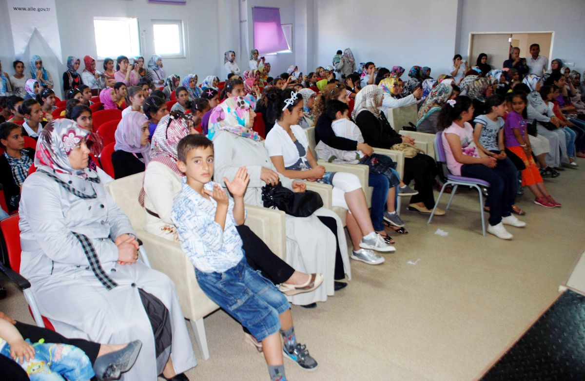 Madagaskarlı Öğrenciden Besni\'de Mini Konser