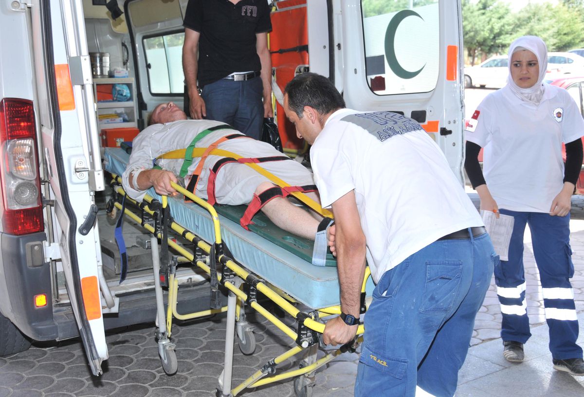 Mayınlı Alandan Türkiye\'ye 2 Suriyeli Yaralı Getirildi