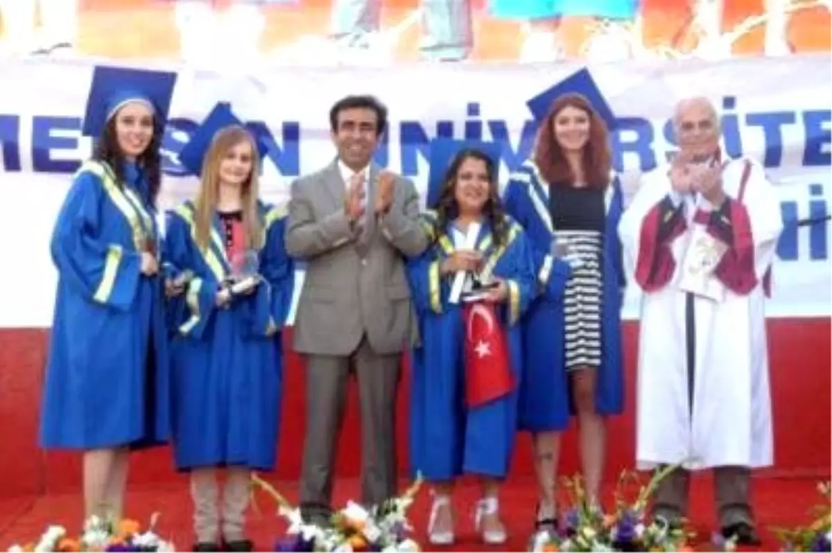 Mersin Üniversitesi\'nde Mezuniyet Heyecanı