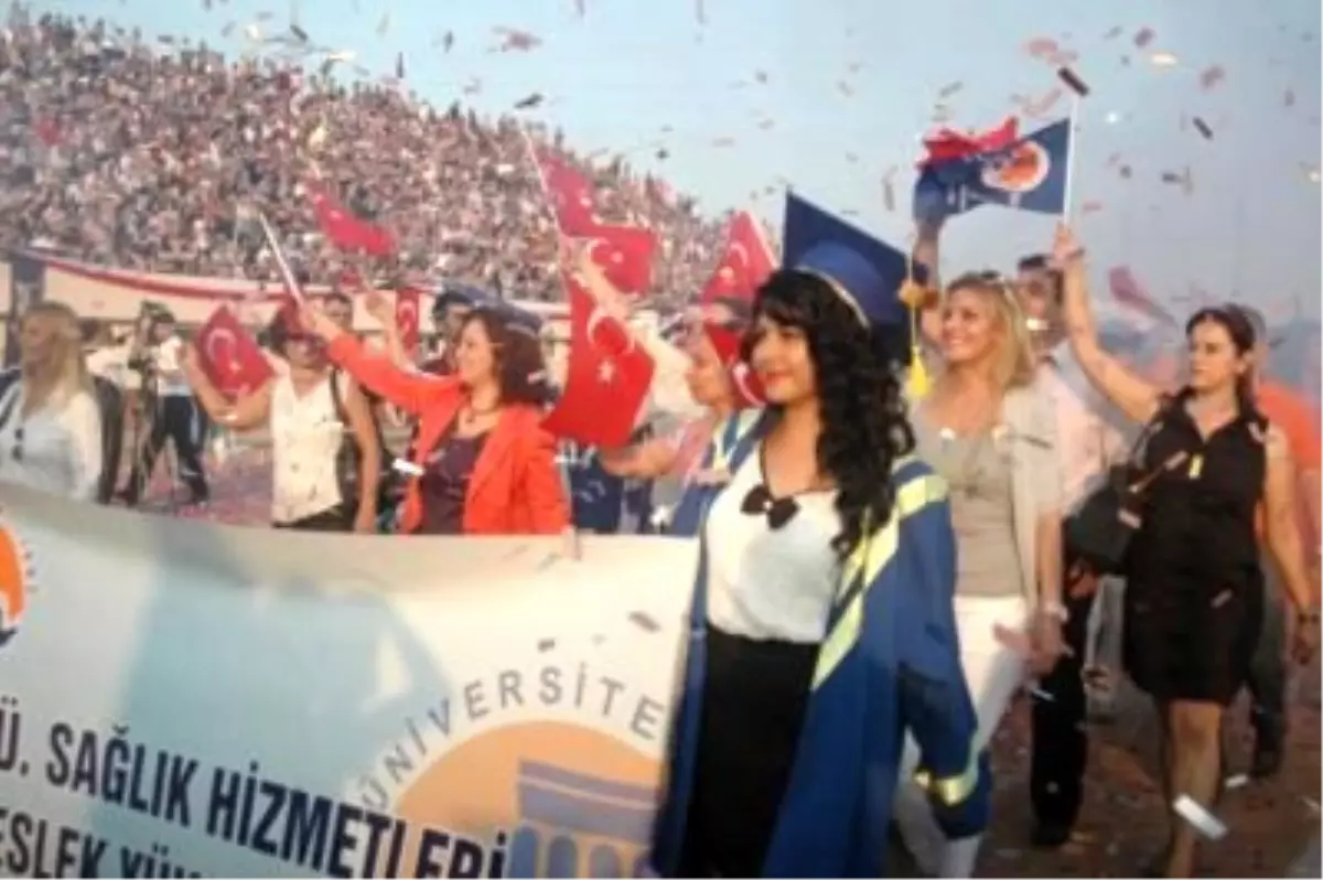 Meü\'nde Mezuniyet Heyacanı