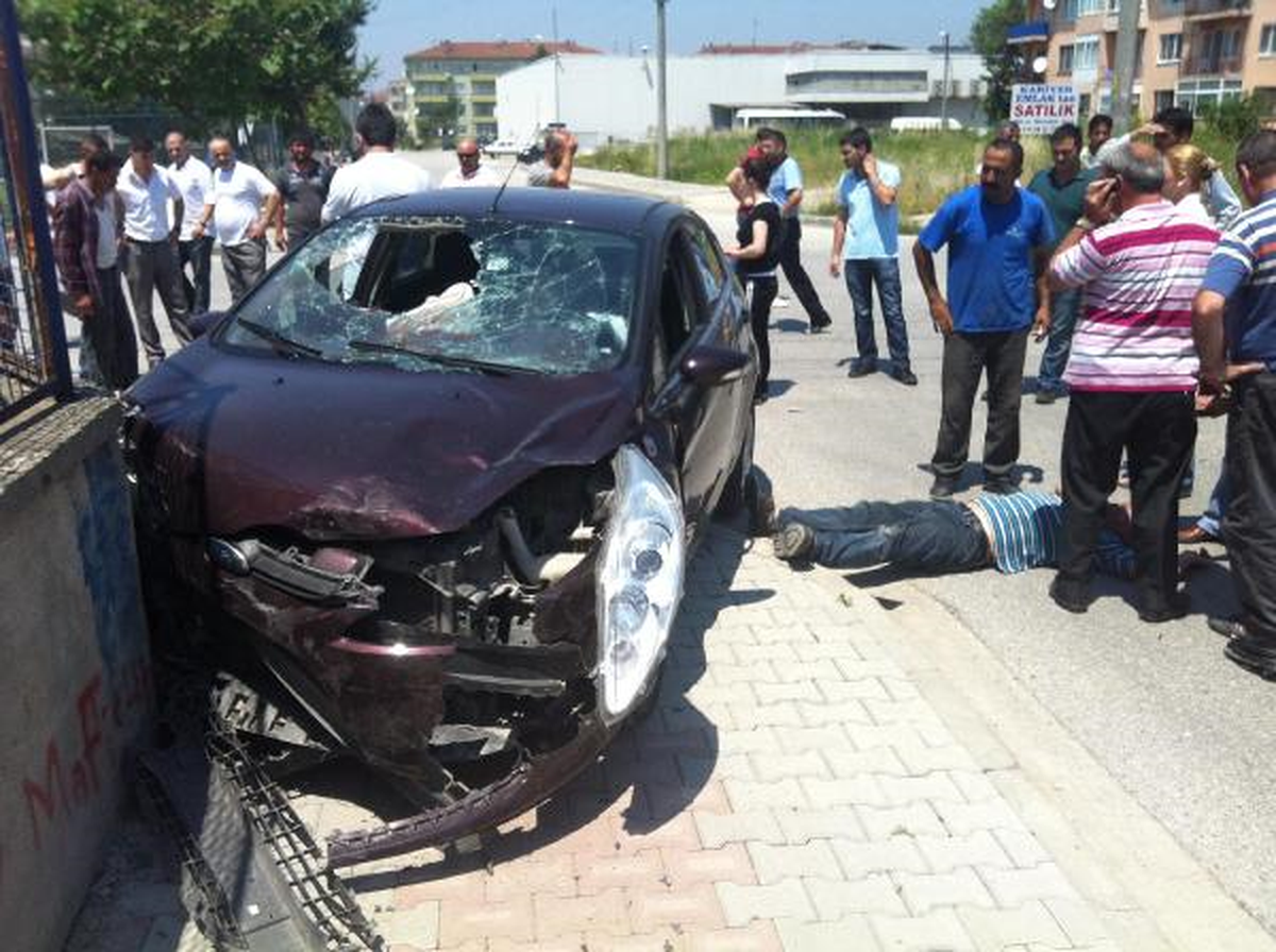 Otomobil, Motosiklete Çarptı: 2 Yaralı
