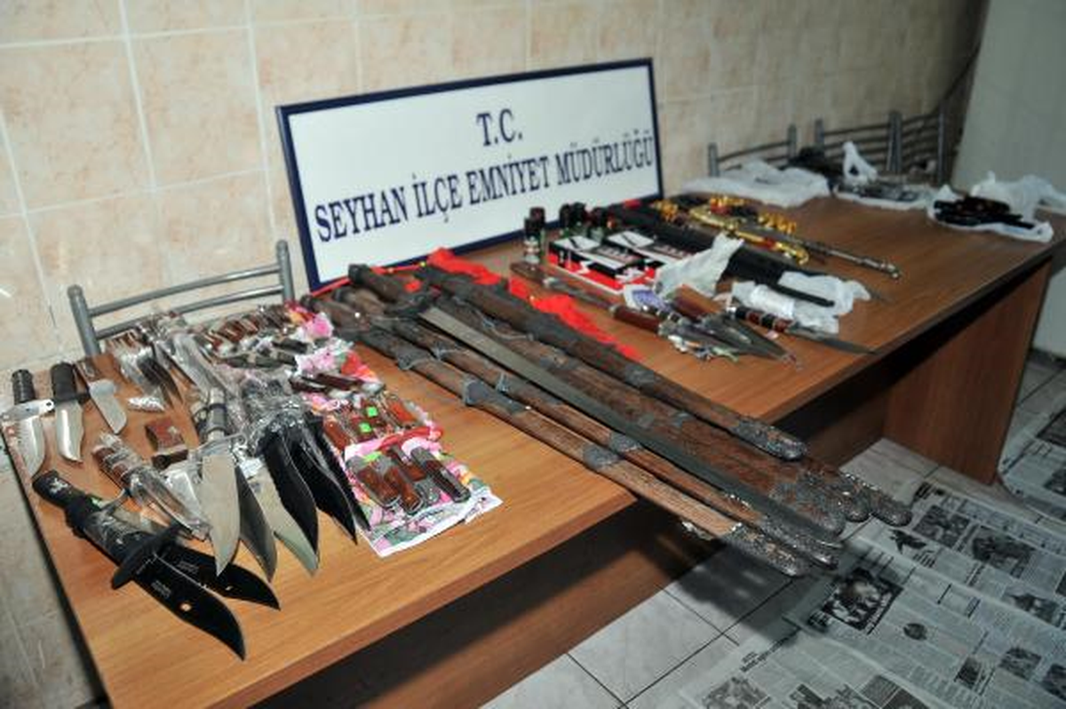 Polis 2 Saatte 2 Bin 500 Bıçak Topladı