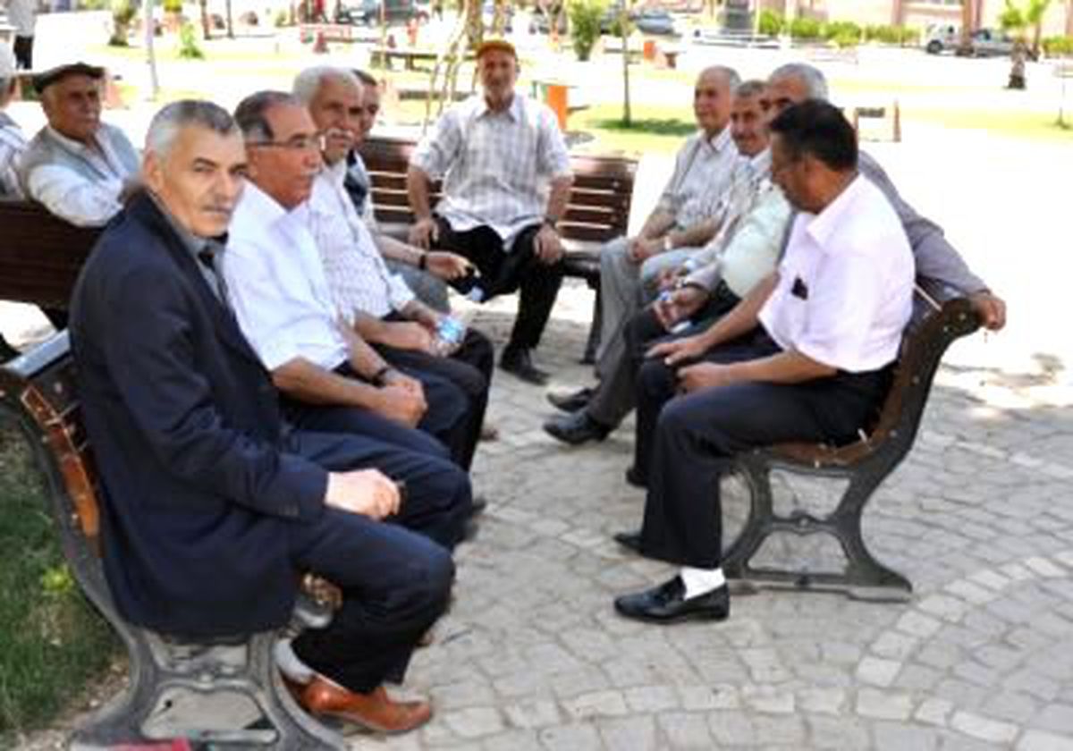 Sıcakta Bunalan Halk Havuzlara ve Serin Yerlere Akın Etti