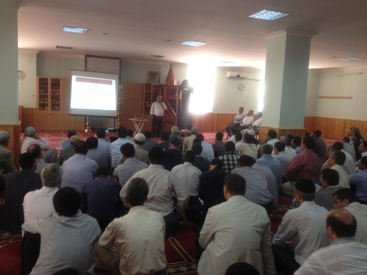 Siirt\'te Din Görevlilerine Tecrübe Paylaşımı Semineri