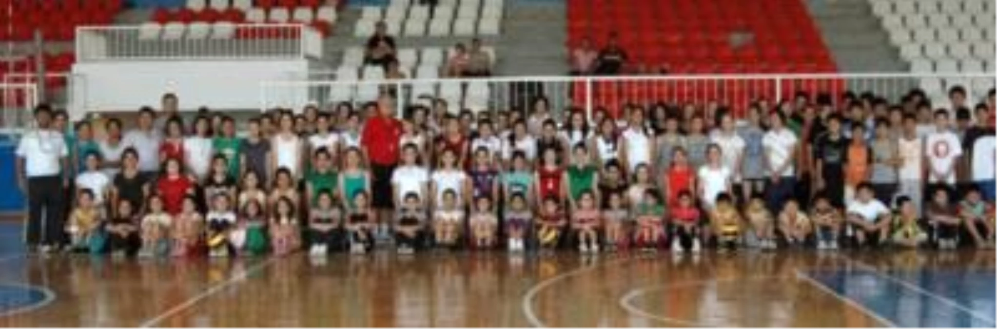 Silifke\'de Voleybol Gençlik Projesi Başlatıldı
