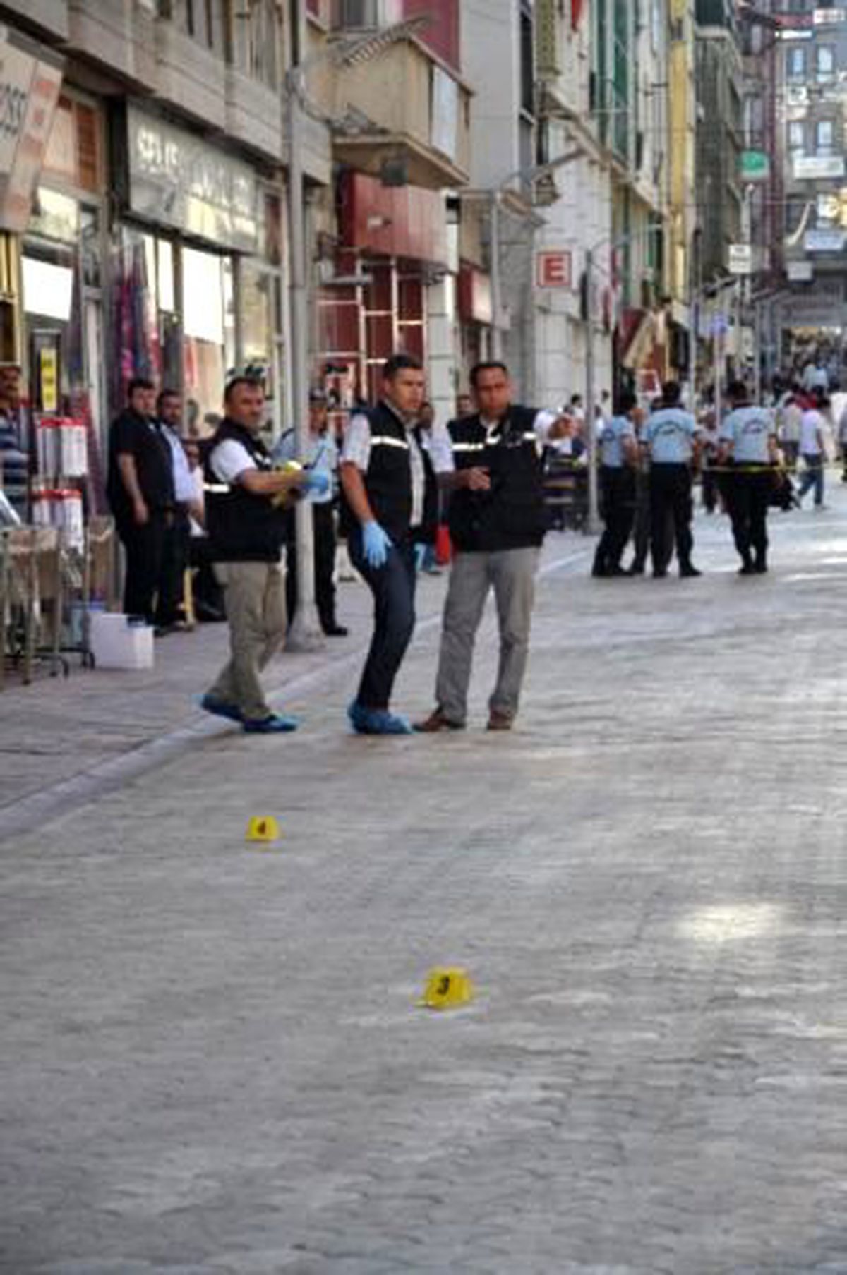 Sivas\'ta Silahlı Kavga: 3 Yaralı