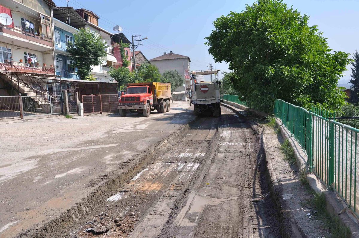 Tavşantepe\'nin Yolları Asfaltlanıyor