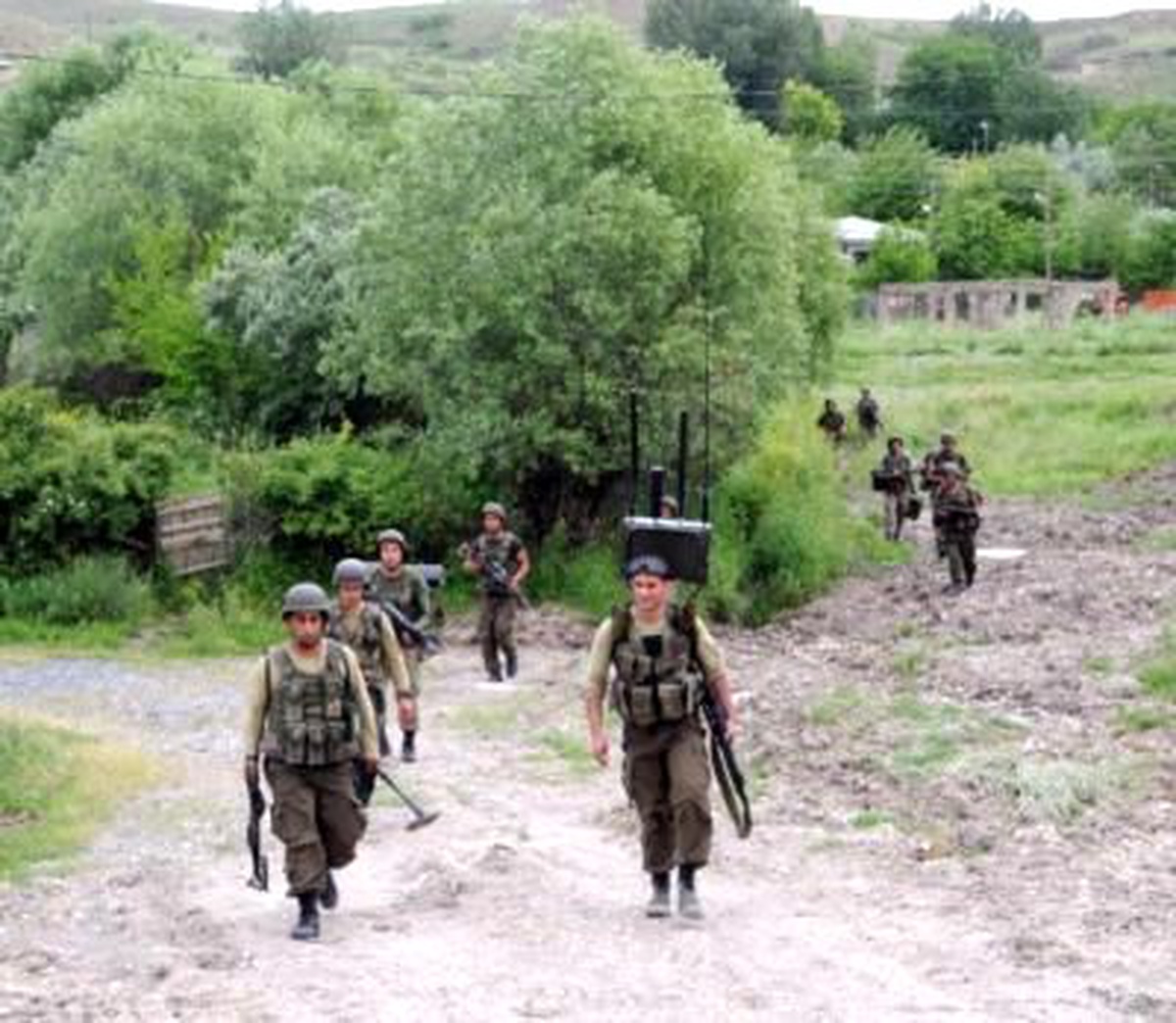 Yayla Yoluna Döşenmiş 30 Kilogram Patlayıcı Ele Geçirildi