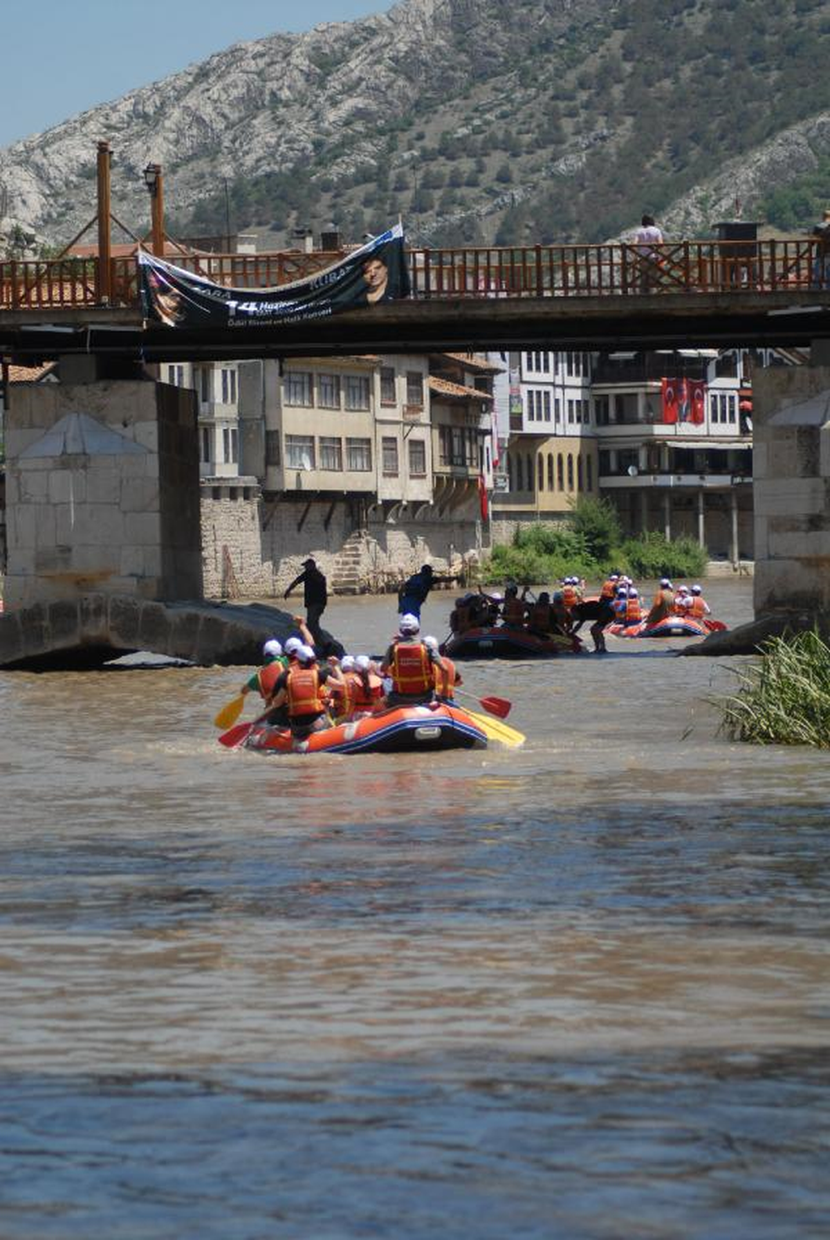 Yeşilırmak\'ta Rafting Heyecanı