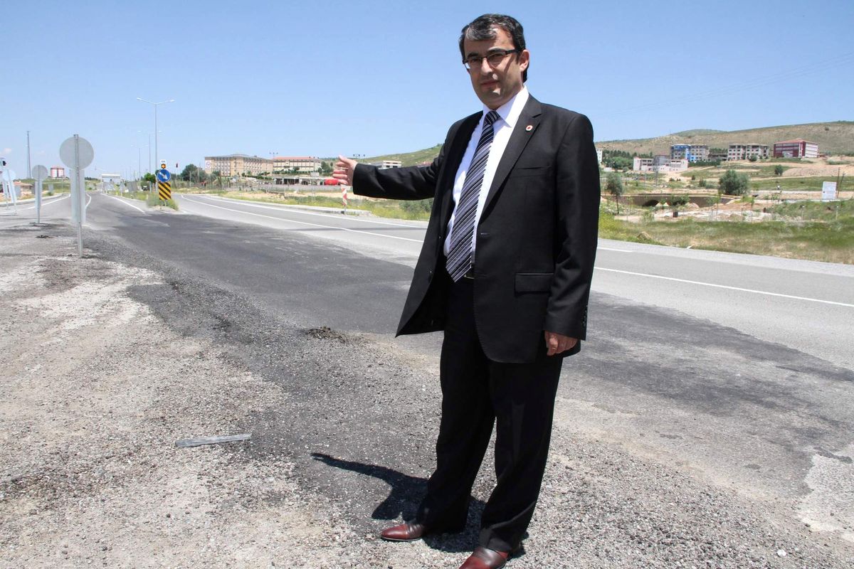 Yozgat Bozok Üniversitesi Kampus Alanını İkiye Bölen Yolun Kampus Dışına Alınmasını İstiyor