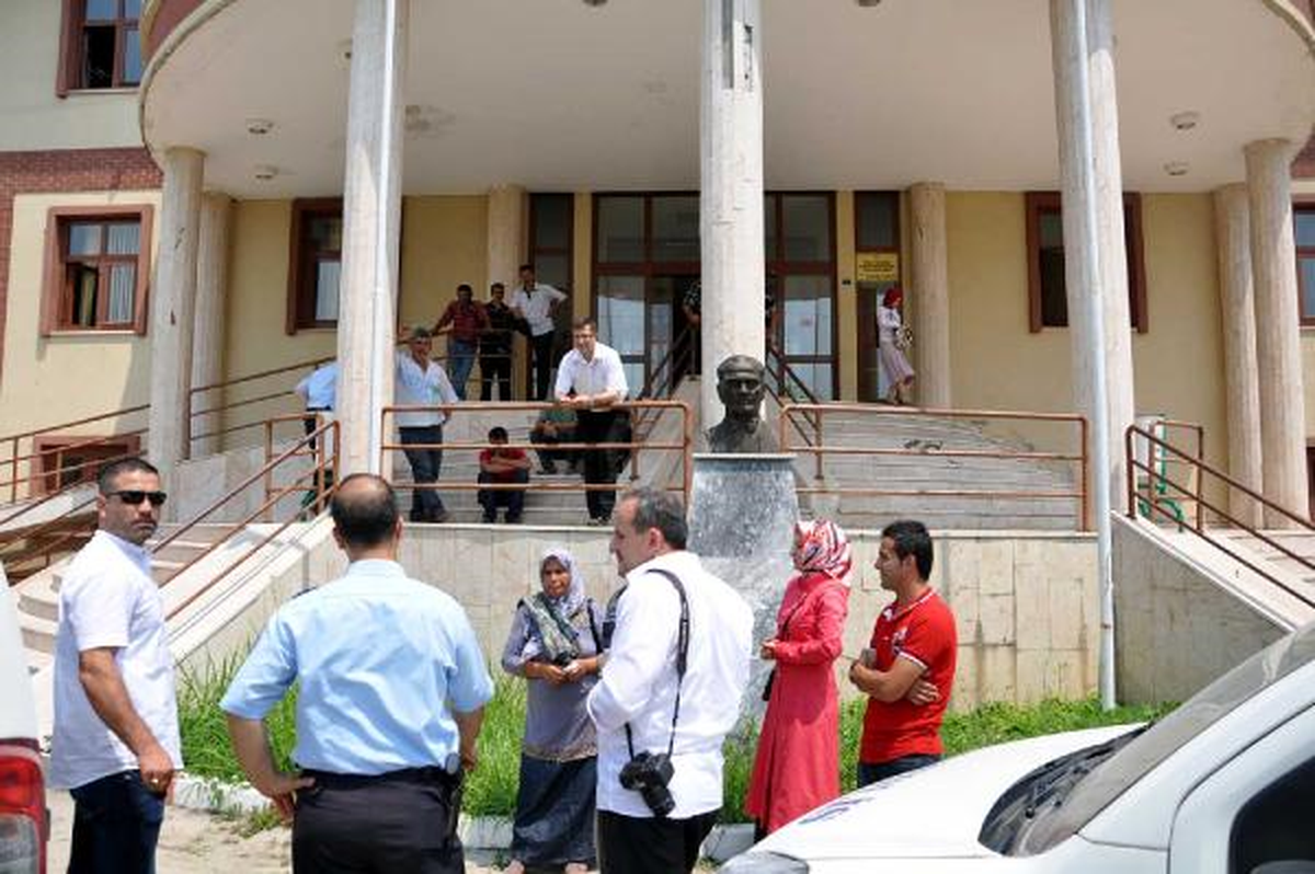 Adliyede Kavga: Biri Polis 6 Yaralı