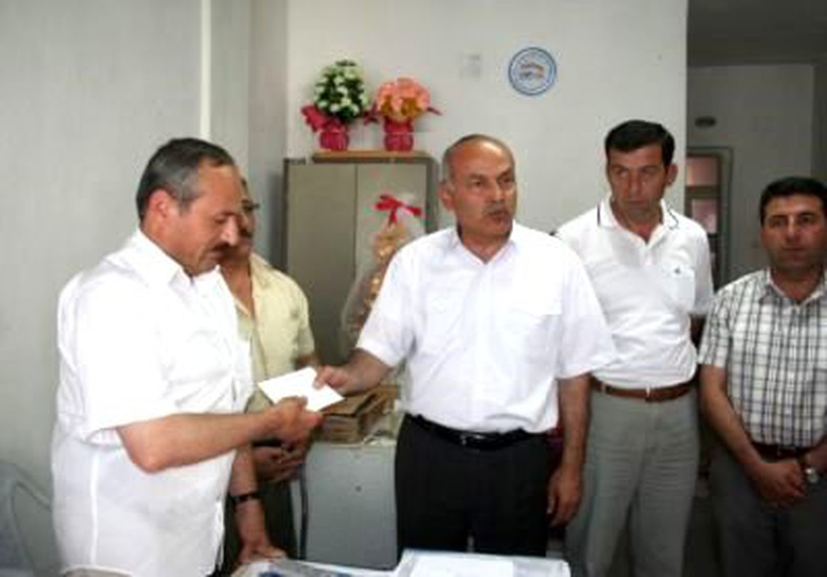 AK Parti Beyşehir Teşkilatı\'ndan Engellilere Akülü Araba Yardımı