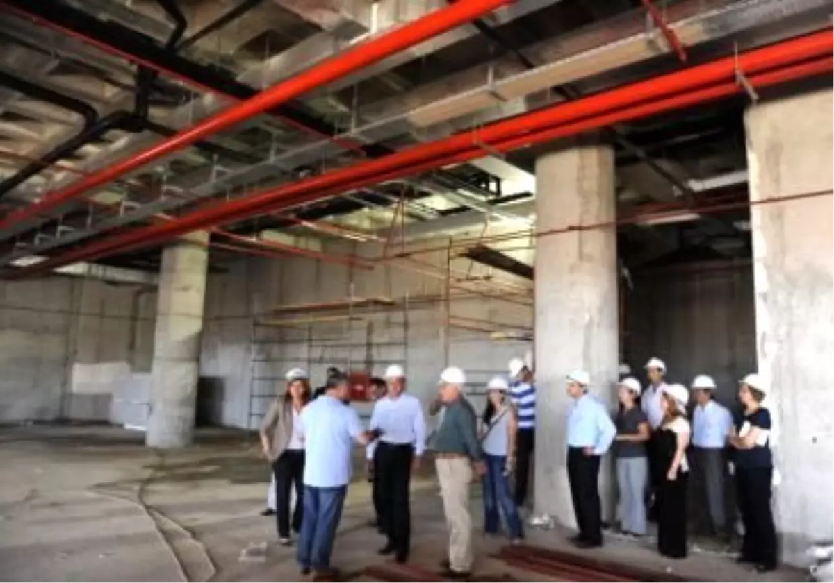 Aktekin, Akvaryum İnşaatını İnceledi