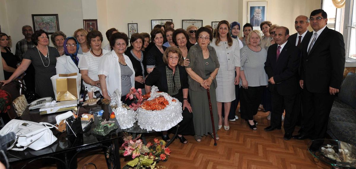 Anneler Derneği\'nde Plaket Töreni