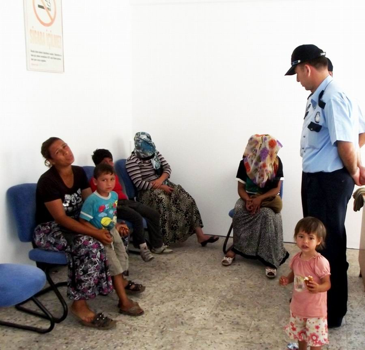 Ayvalık\'ta Zabıtası Dilencilere Geçit Vermiyor