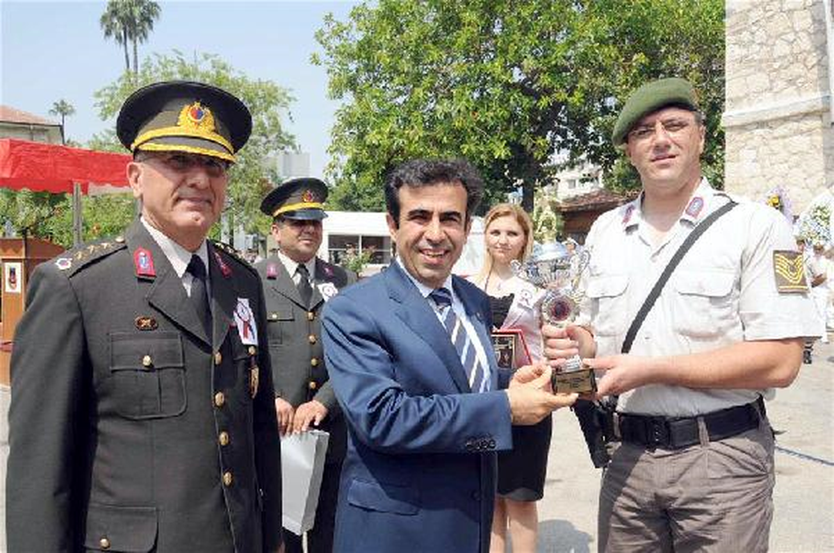 Bakan Çağlayan: Jandarma Güven Abidesi