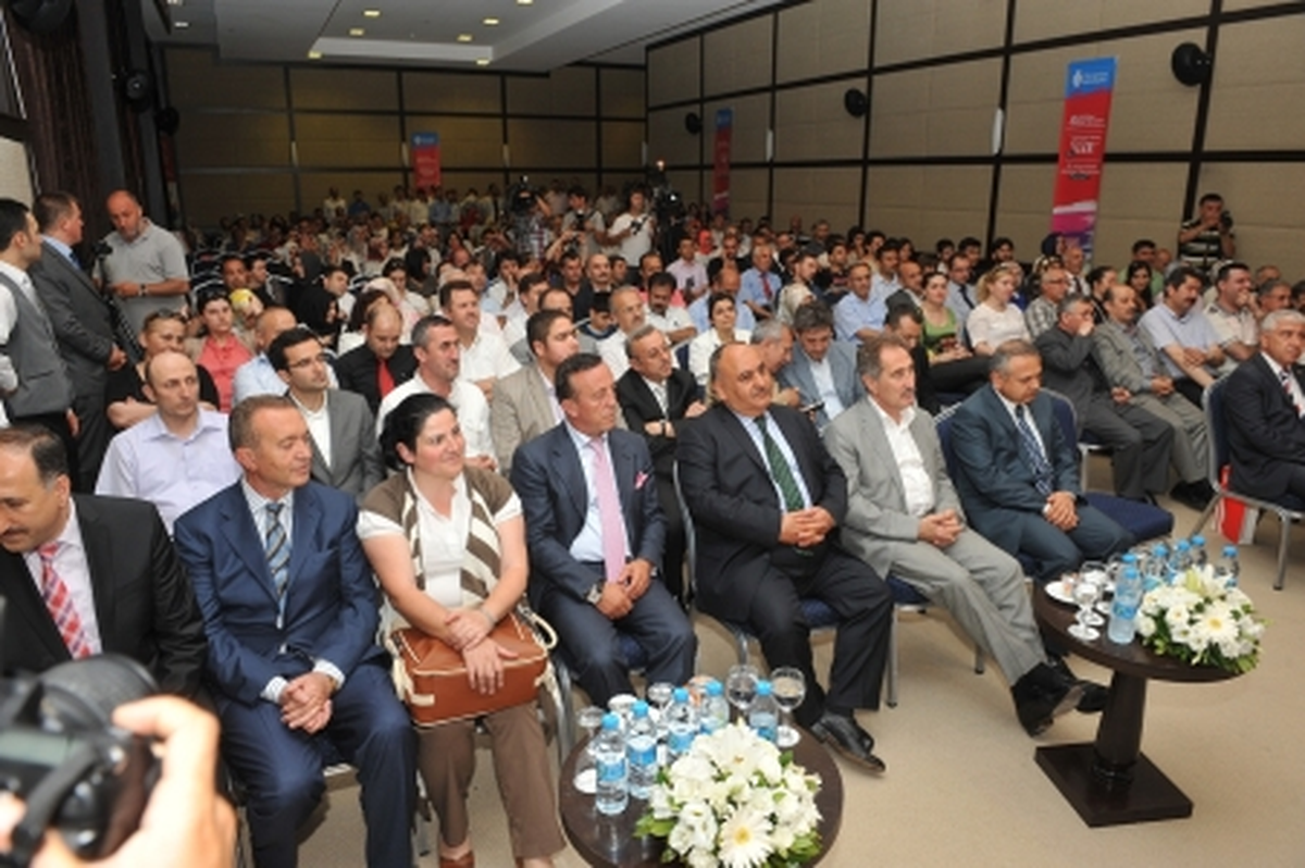 Bakan Günay: \'Ümraniye, İstanbul\'u Çeken Bir Lokomotife Dönüştü\'