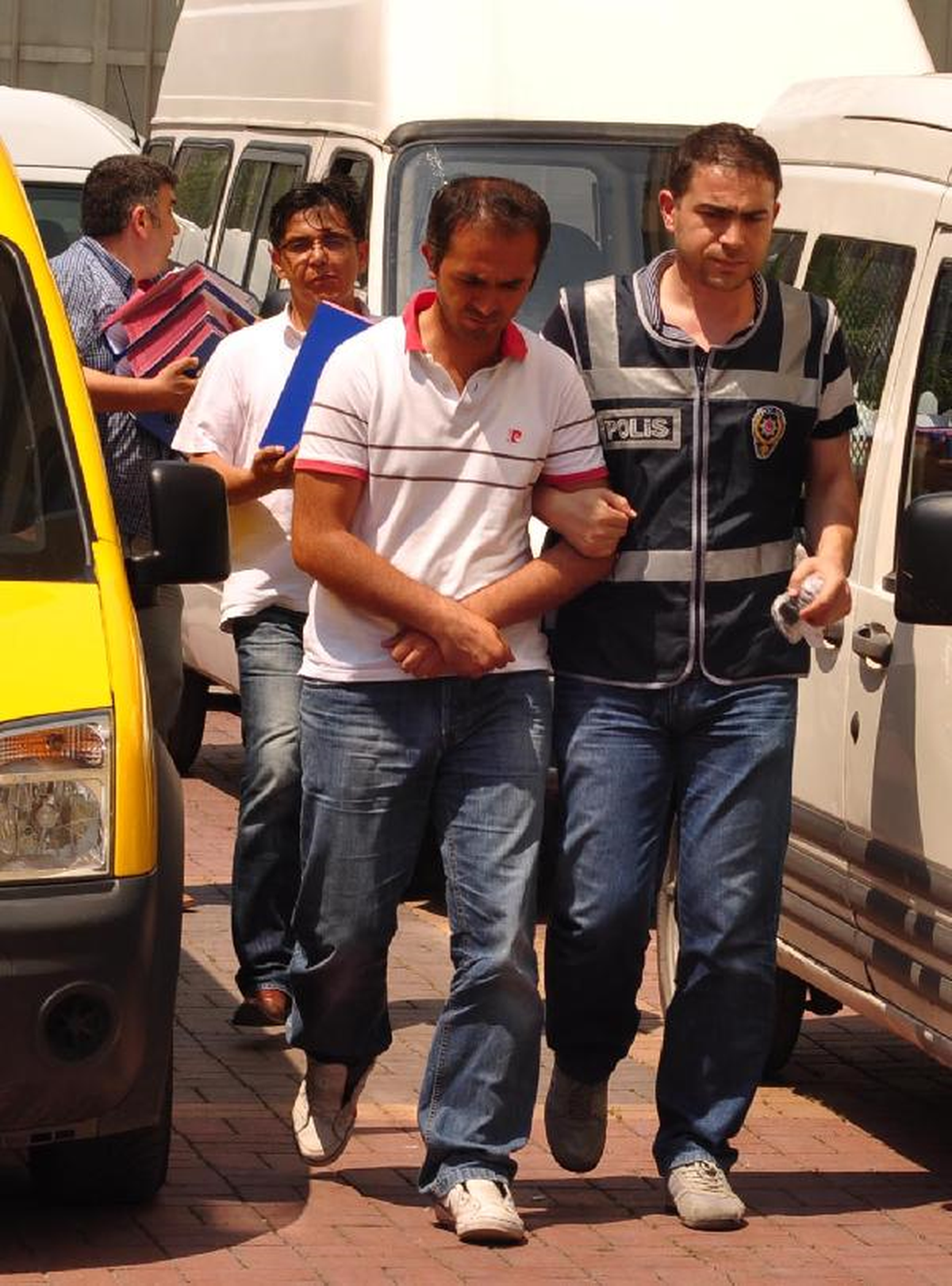 Bankadan Sahte Evraklarla Çektiği 1 Milyon TL\'yi Kumarda Harcamış