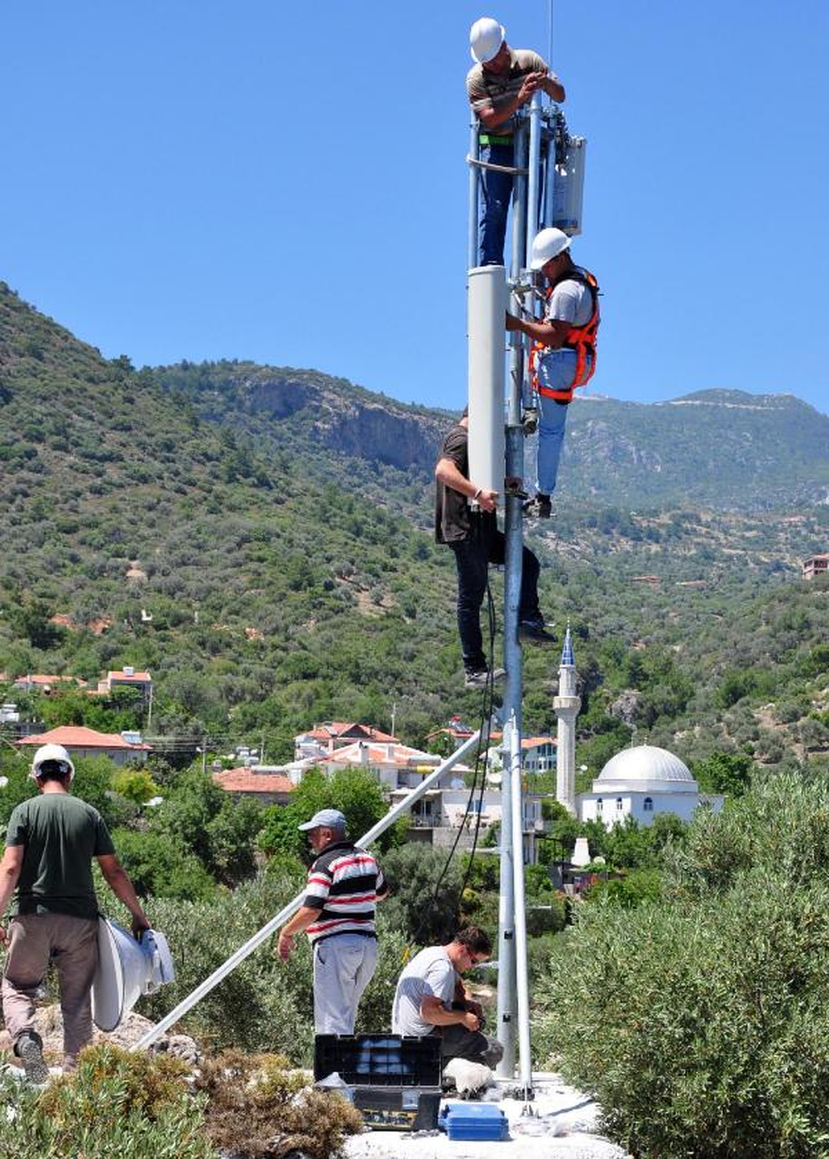 Baz İstasyonuna Karşı Köylülerin Mücadelesi