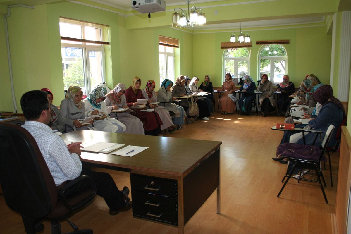 Beyşehir\'de Bayan Kur\'an Kursu Öğreticilerine Eğitim Semineri