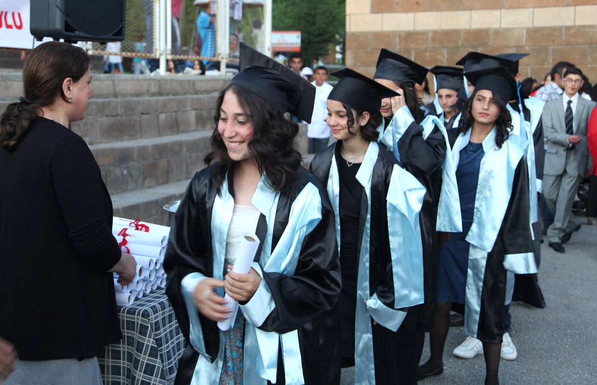 Bir Asrın Son Mezunları