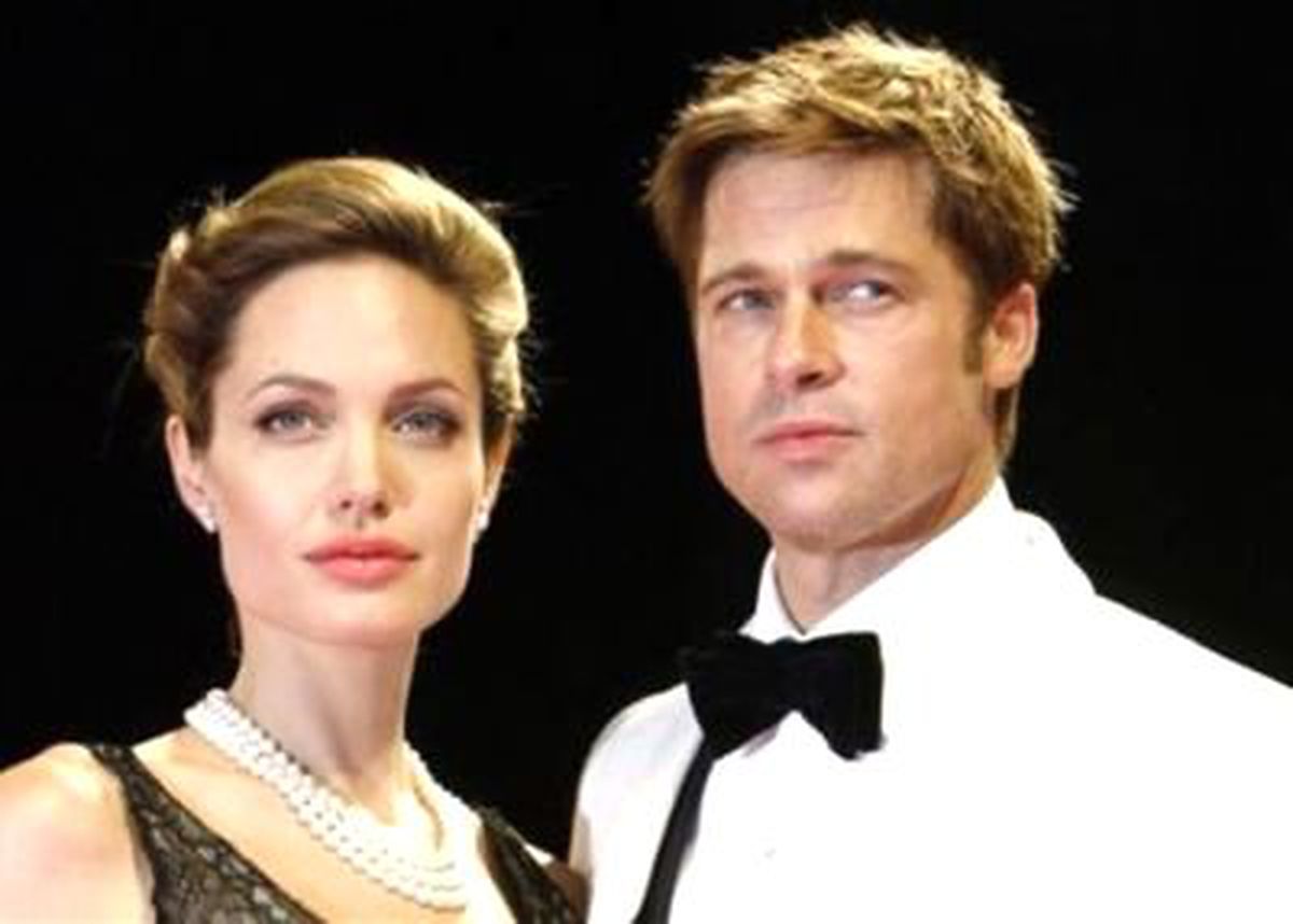 Brad\'i Hediyeye Boğuyor