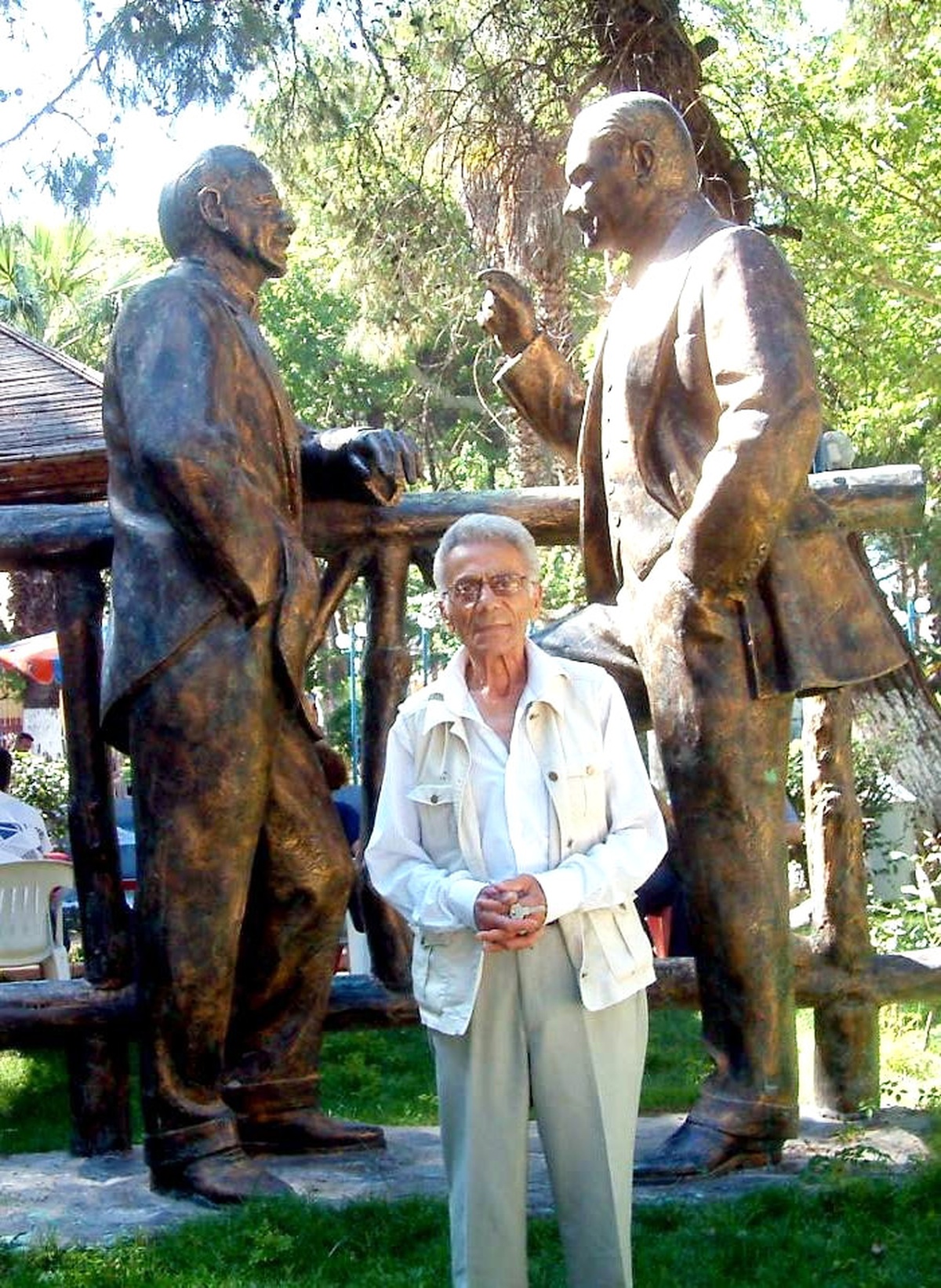 Burhaniye\'de Emekli Askerin Atatürk Sevgisi