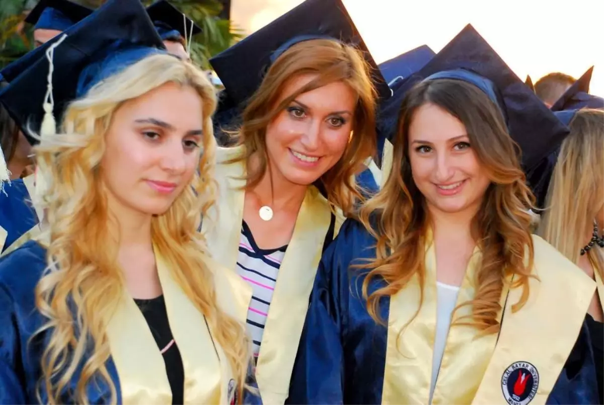 Cbü İktisadi ve İdari Bilimler Fakültesi\'nde Mezuniyet Töreni